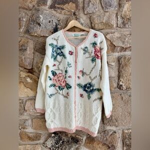 Vintage grandma core floral cardigan hand knit